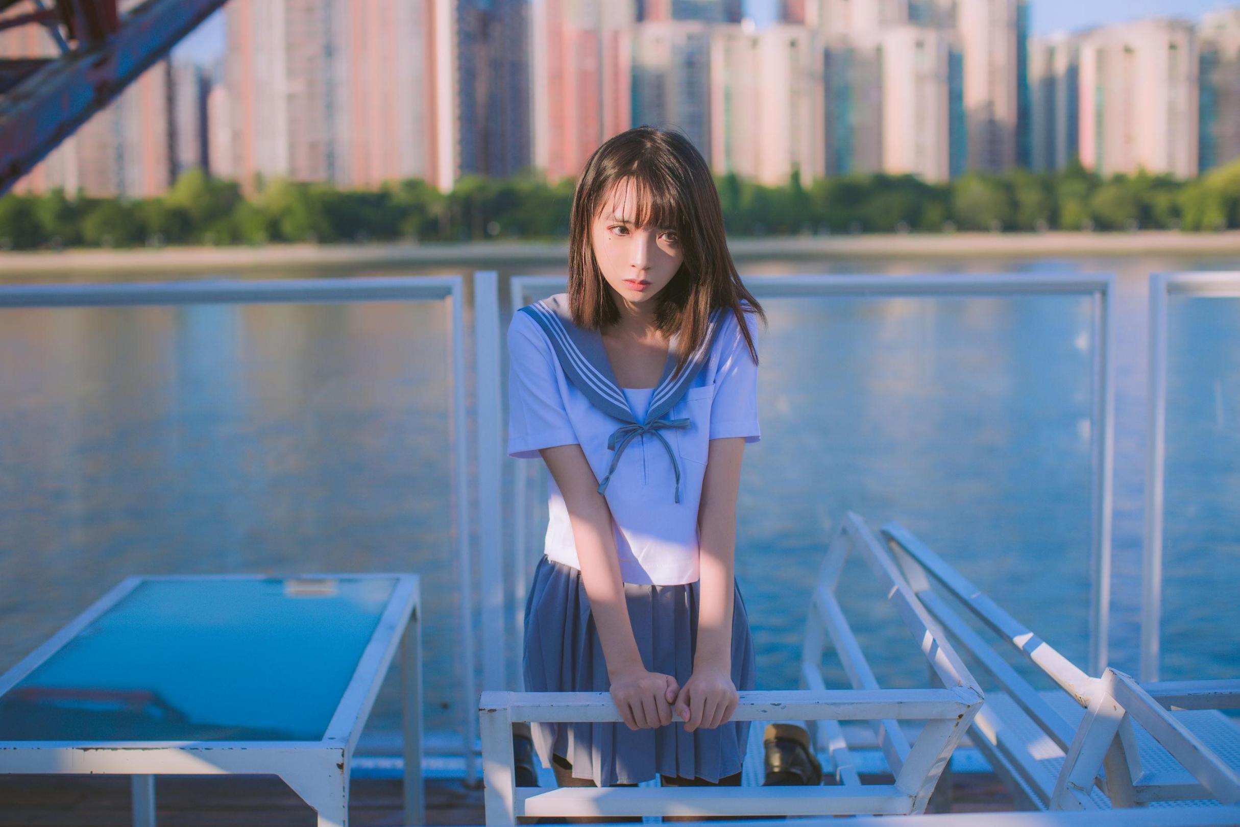 [网络美女] 疯猫ss 海边蓝白水手服高清手机美女壁纸12P