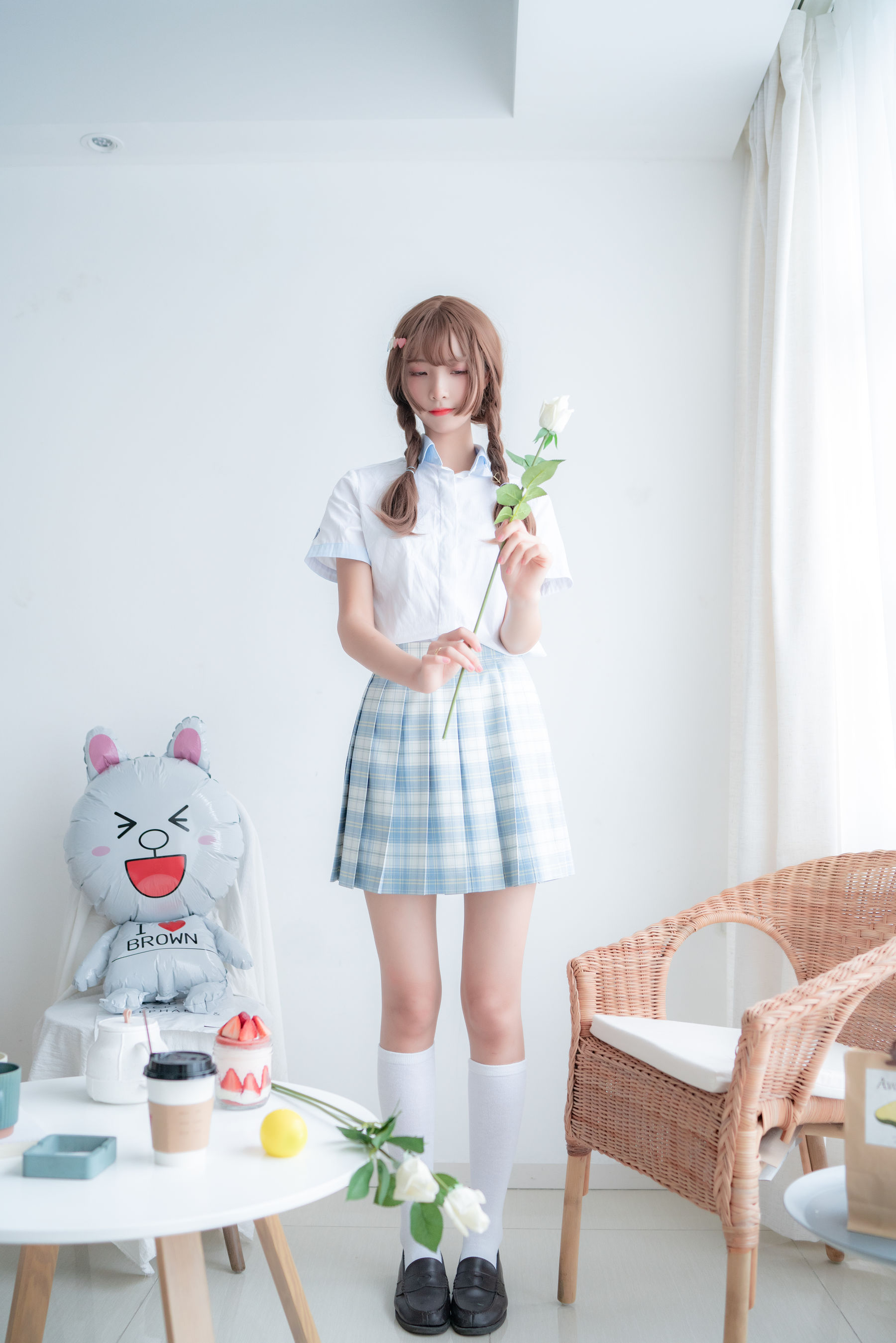 [网络美女] 清纯妹子西瓜 民宿私房淡蓝JK 高清手机美女壁纸
