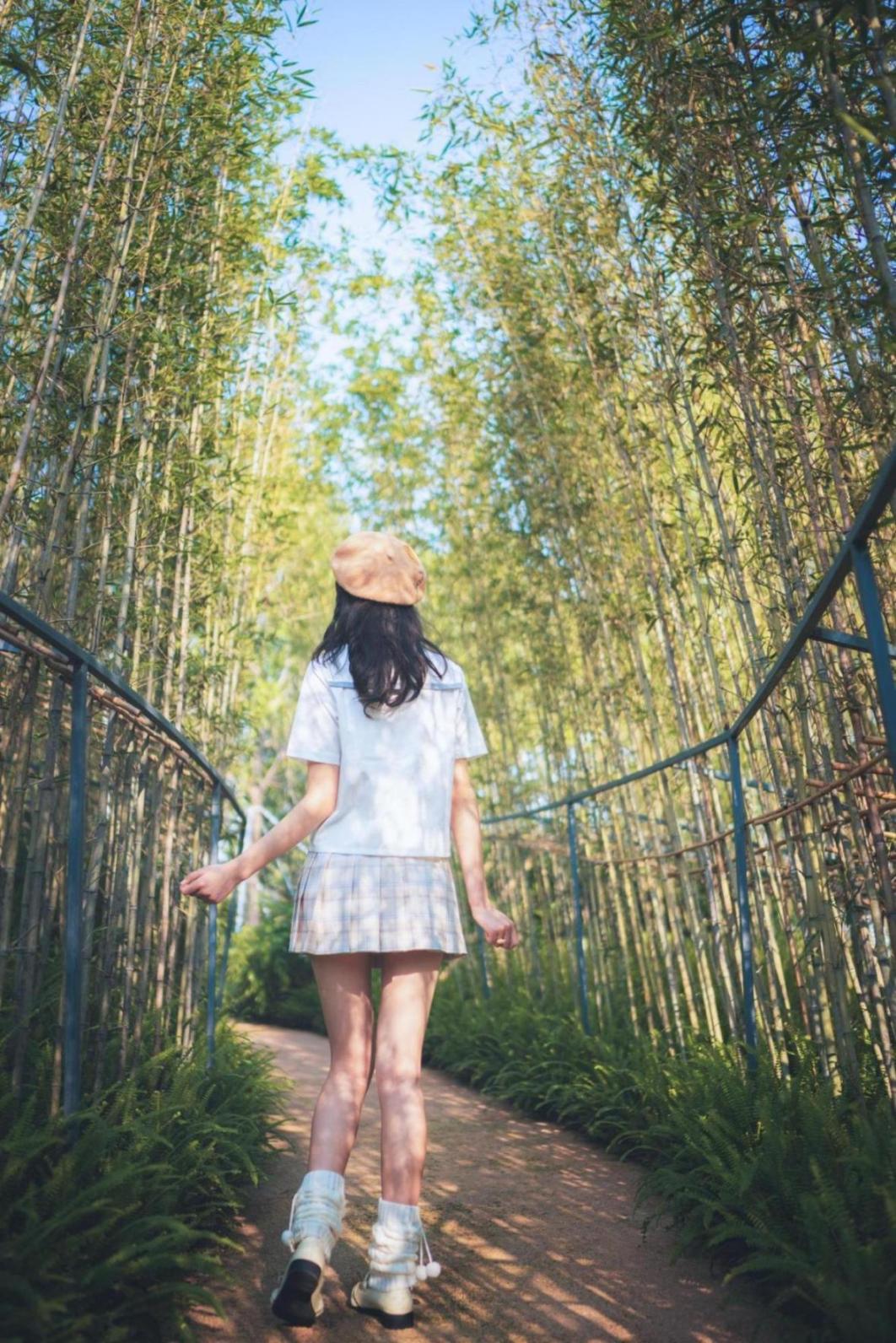 [网络美女] 清纯妹子西瓜 白云森林 高清手机美女壁纸