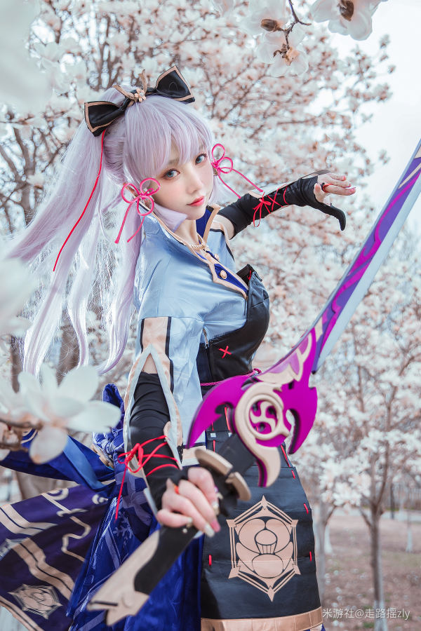 [米游社] 走路摇zly 神里绫华cos-走路摇高清手机美女壁纸6P