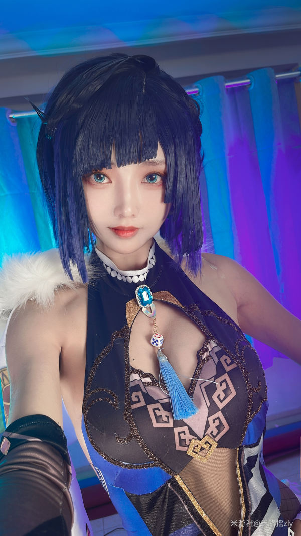 [米游社] 走路摇zly 夜兰cos-走路摇高清手机美女壁纸10P