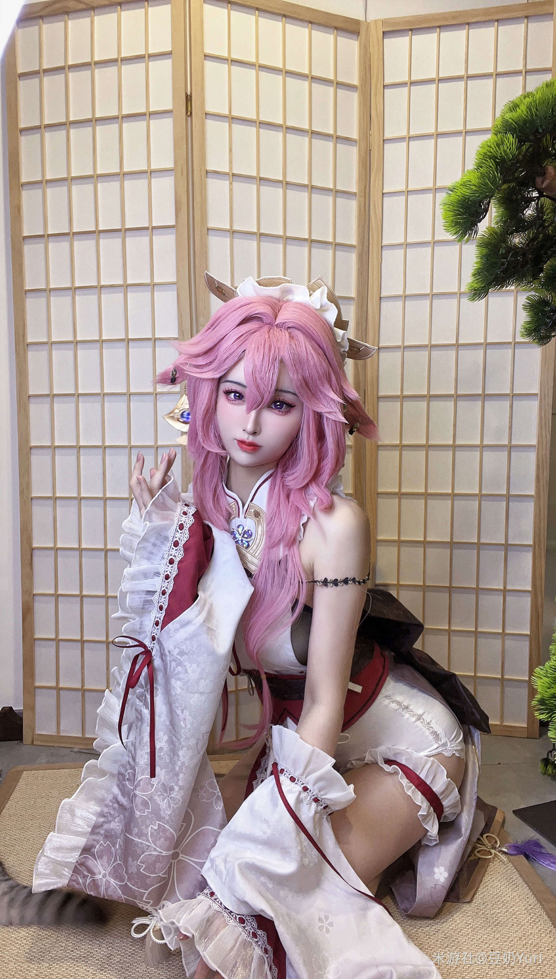 [米游社] 豆奶Yuri 八重神子cos-豆奶Yuri高清手机美女壁纸1P