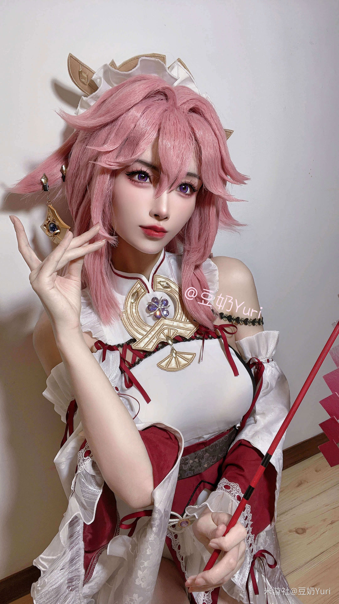 [米游社] 豆奶Yuri 八重神子cos-豆奶Yuri高清手机美女壁纸6P