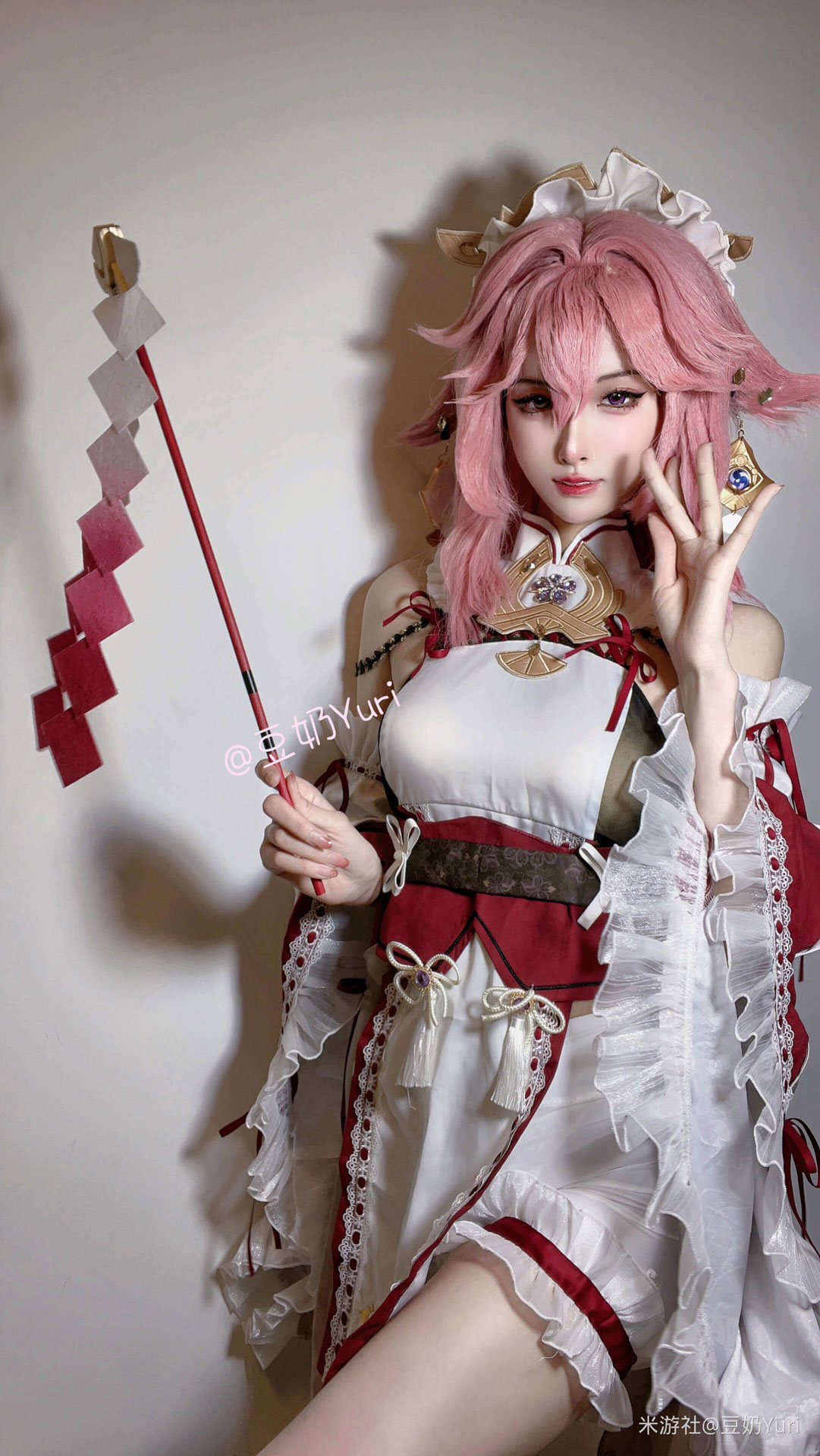 [米游社] 豆奶Yuri 八重神子cos-豆奶Yuri高清手机美女壁纸5P