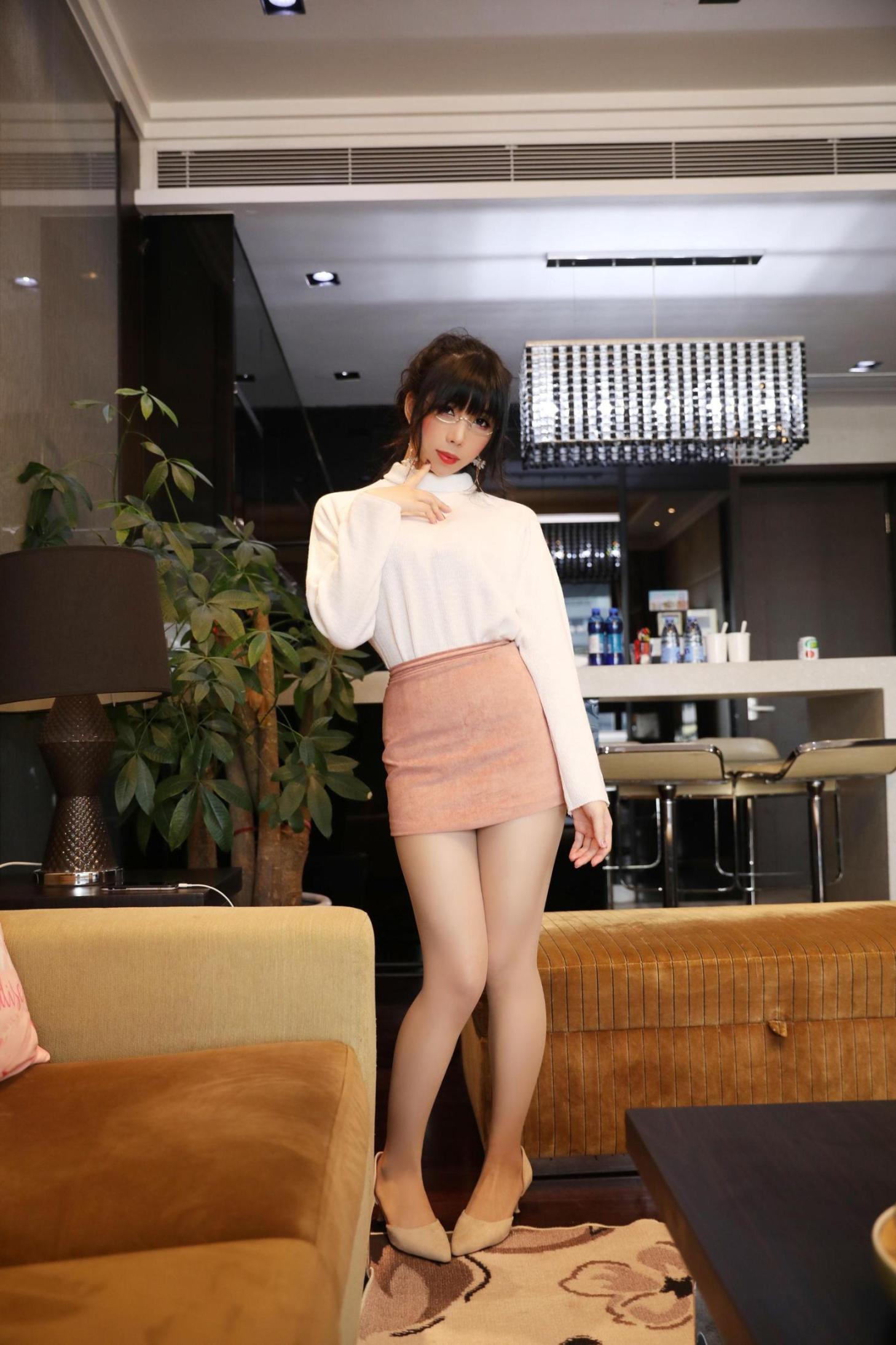 [网络美女] 鹿野希 单马尾眼镜娘 高清手机美女壁纸